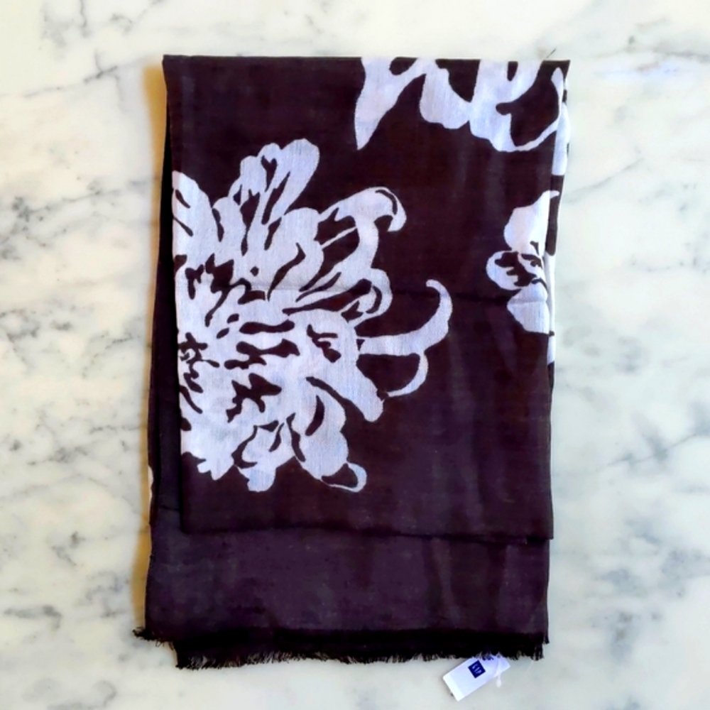 NWT. GAP Rayon/Wool blended floral scarf/wrap.